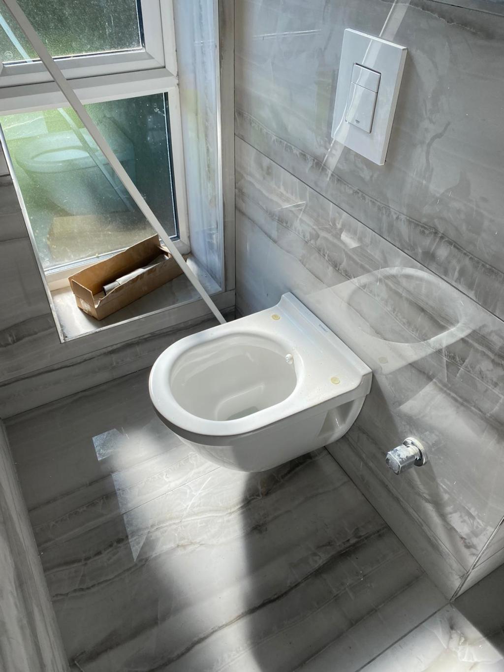 Luxurious Shower & Bathtub Unit: A Spa Experience at&nbsp;Home